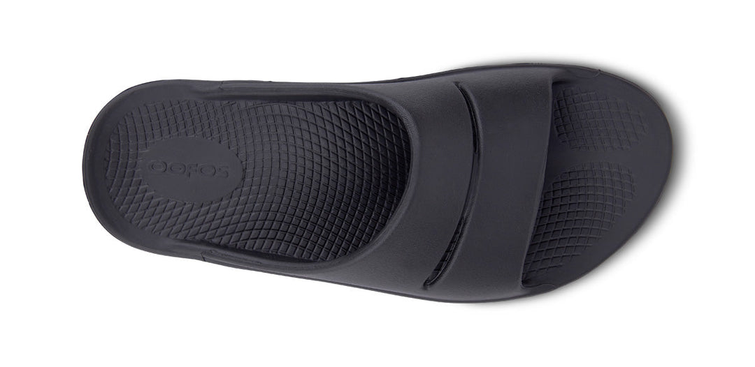OOFOS OOahh unisex recovery slide in Black, top view