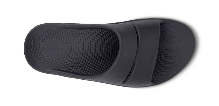 OOFOS OOahh unisex recovery slide in Black, top view