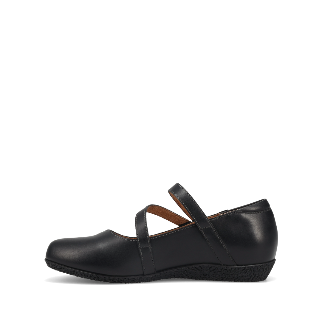 Taos Banter in Black leather, instep view