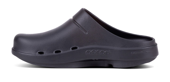OOFOS OOcloog unisex recovery clog in Black, medial view
