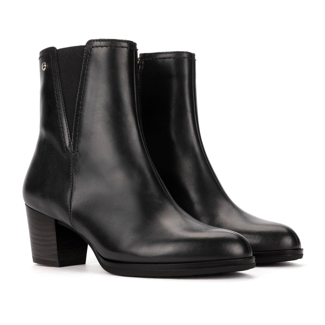 Pikolinos Zamora W0E-8628 black ankle boot, angled pair view