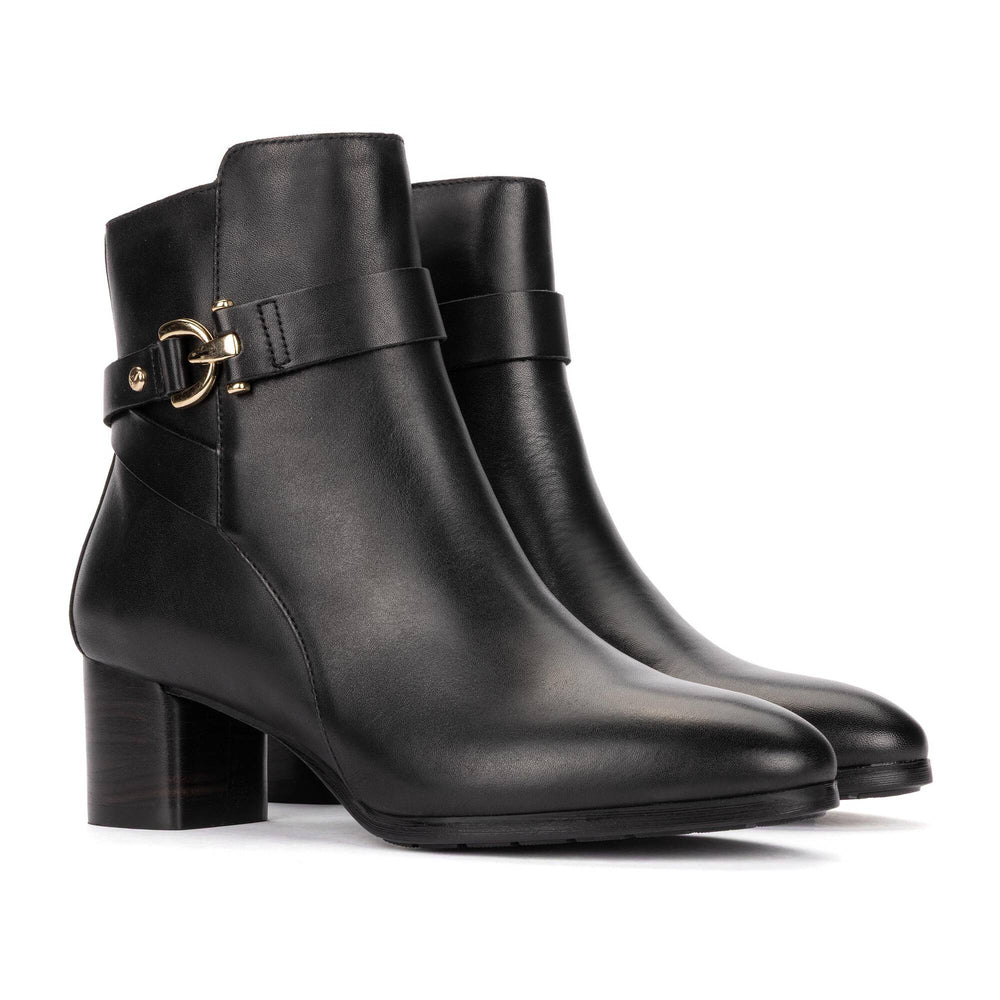 Pikolinos Calafat W1Z-8914 black ankle boot, angled pair view