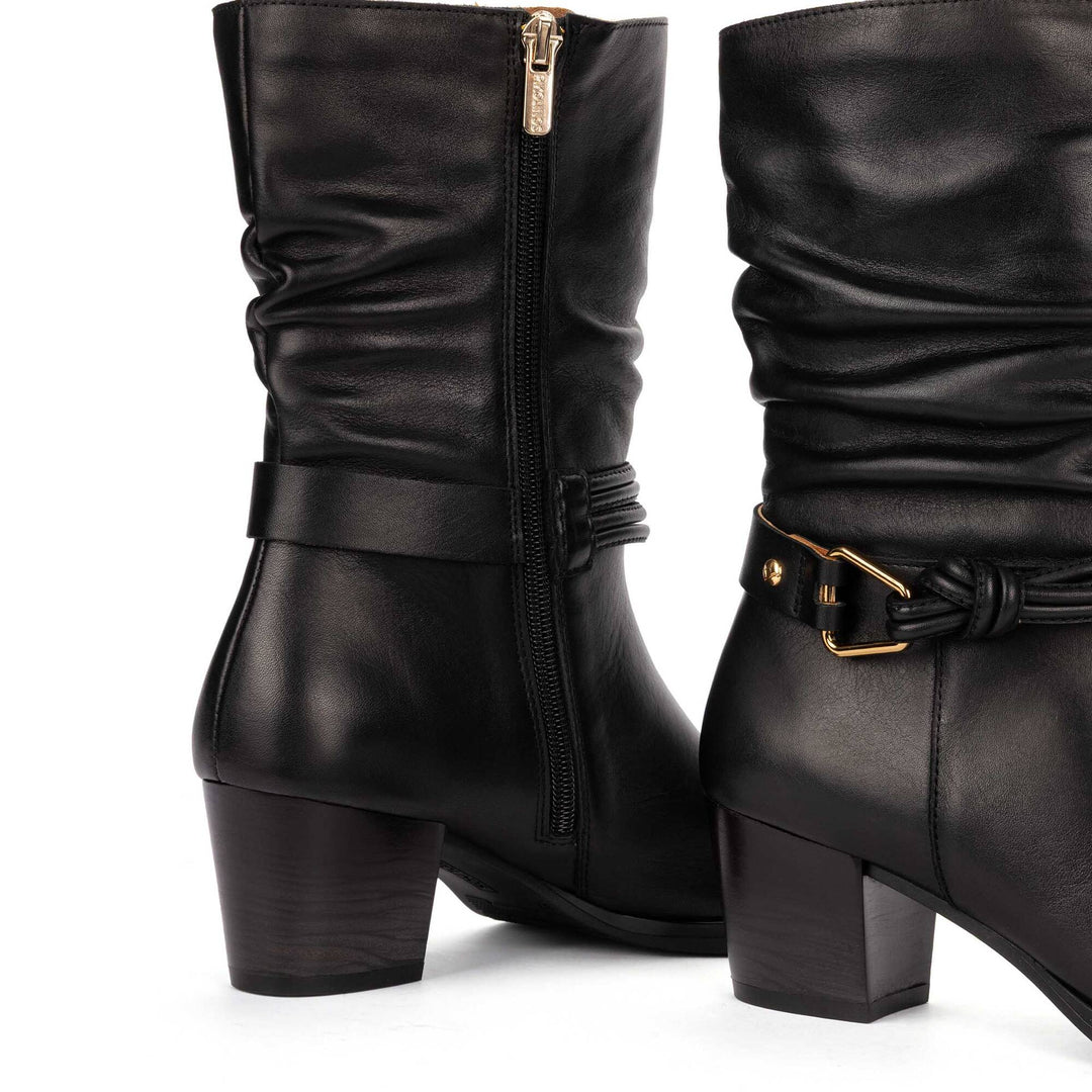 Pikolinos Zamora W0E-9787 black boot, zipper and strap detail