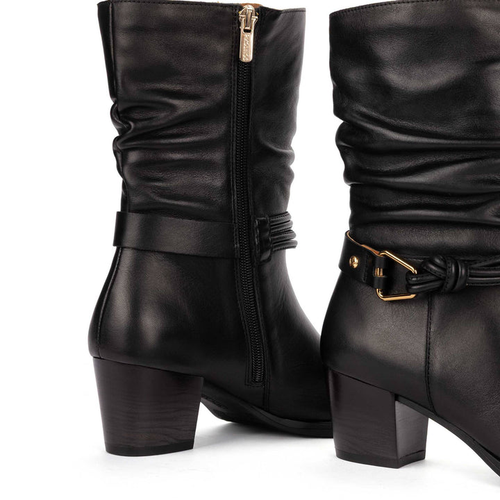 Pikolinos Zamora W0E-9787 black boot, zipper and strap detail