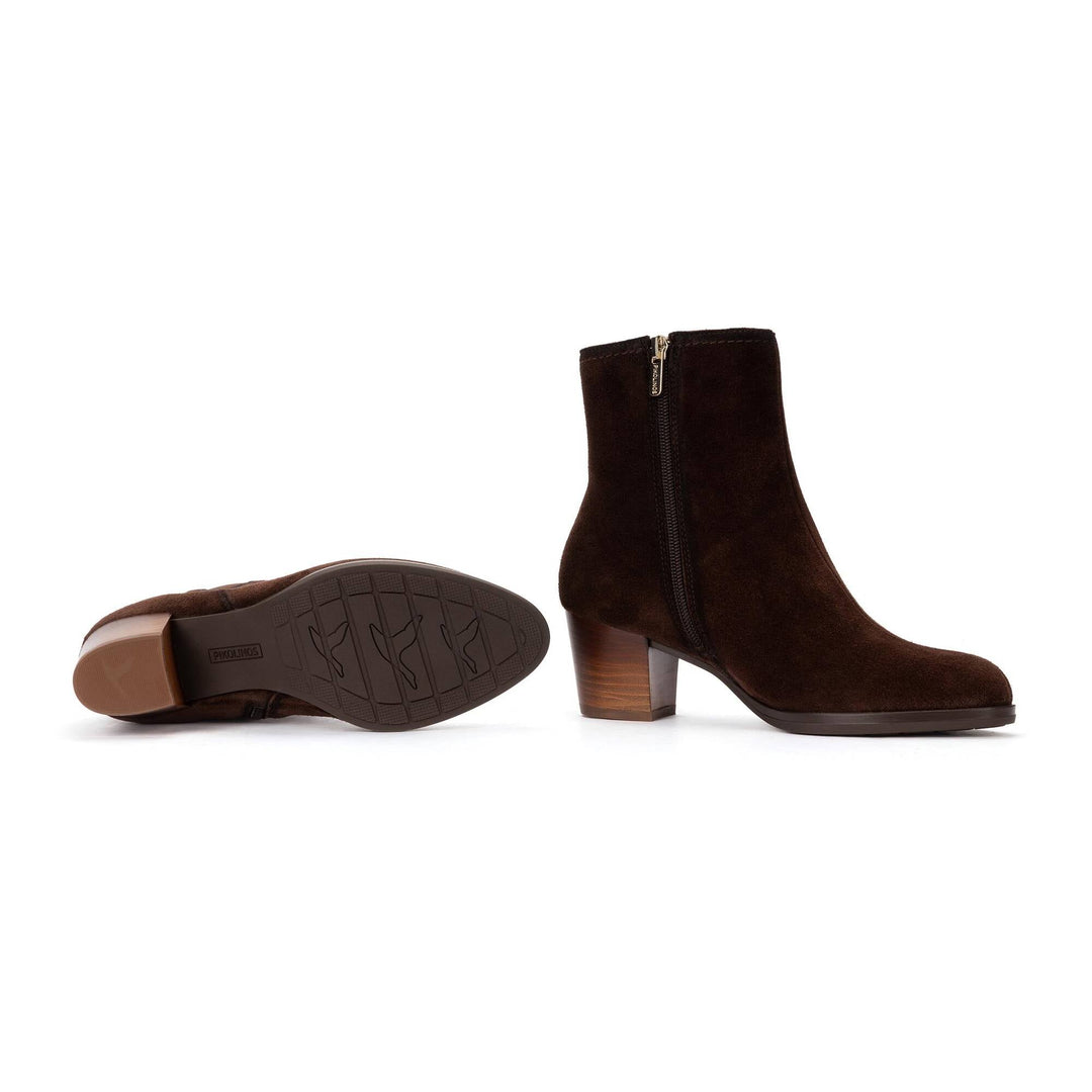 Pikolinos Zamora W0E-8628SE Olmo suede ankle boot, sole and side view