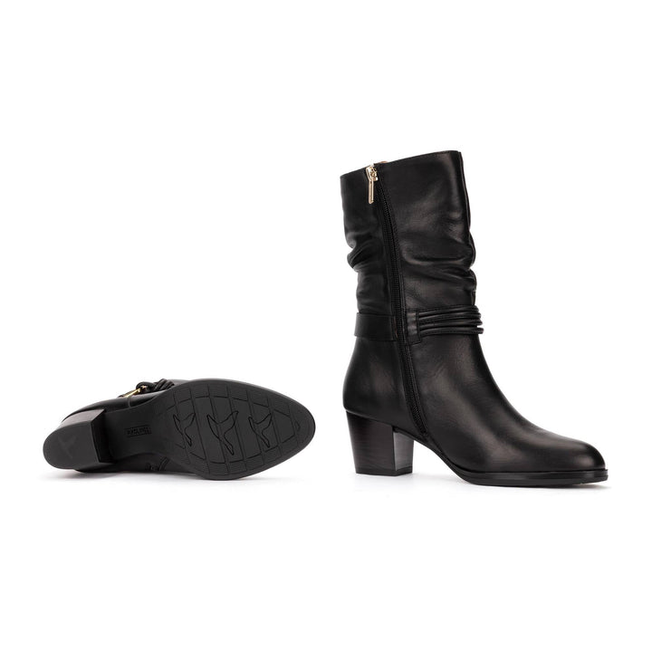 Pikolinos Zamora W0E-9787 black boot, sole and side view