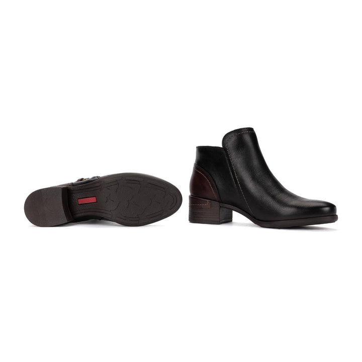 Pikolinos Malaga W6W-8648 black ankle boot, sole and side view