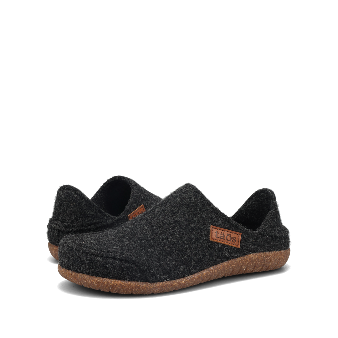 Taos Convertawool unisex slipper in Black, pair view