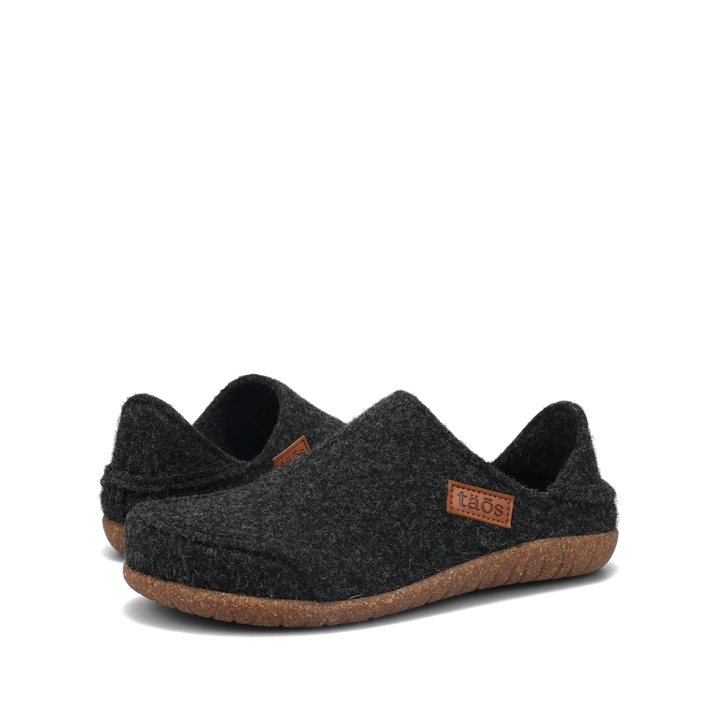 Taos Convertawool unisex slipper in Black, pair view