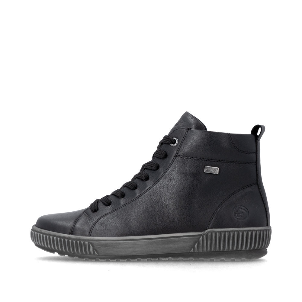 Remonte Maditta 82 black high-top bootie, outer side view