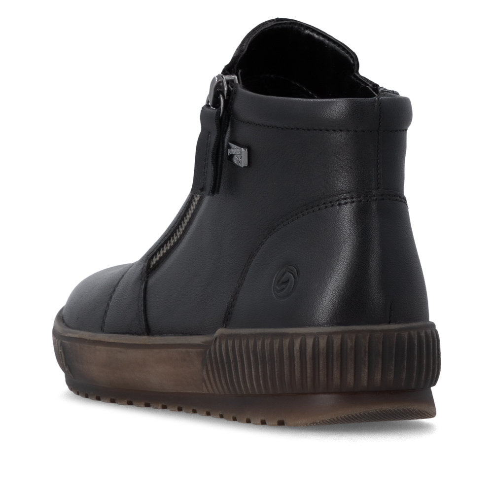 Remonte Maditta 83 D0783-00 black bootie, angled rear view