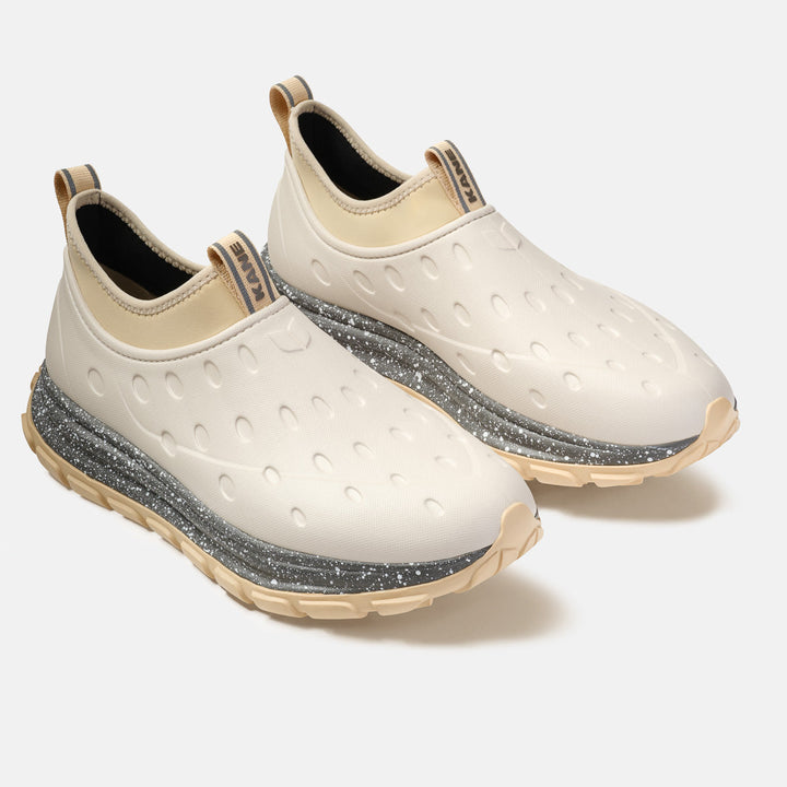 Kane Revive AC unisex recovery shoe in Gravel, 3/4 view