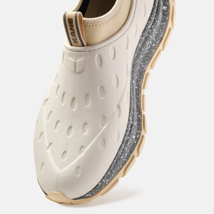 Kane Revive AC unisex recovery shoe in Gravel, detail view