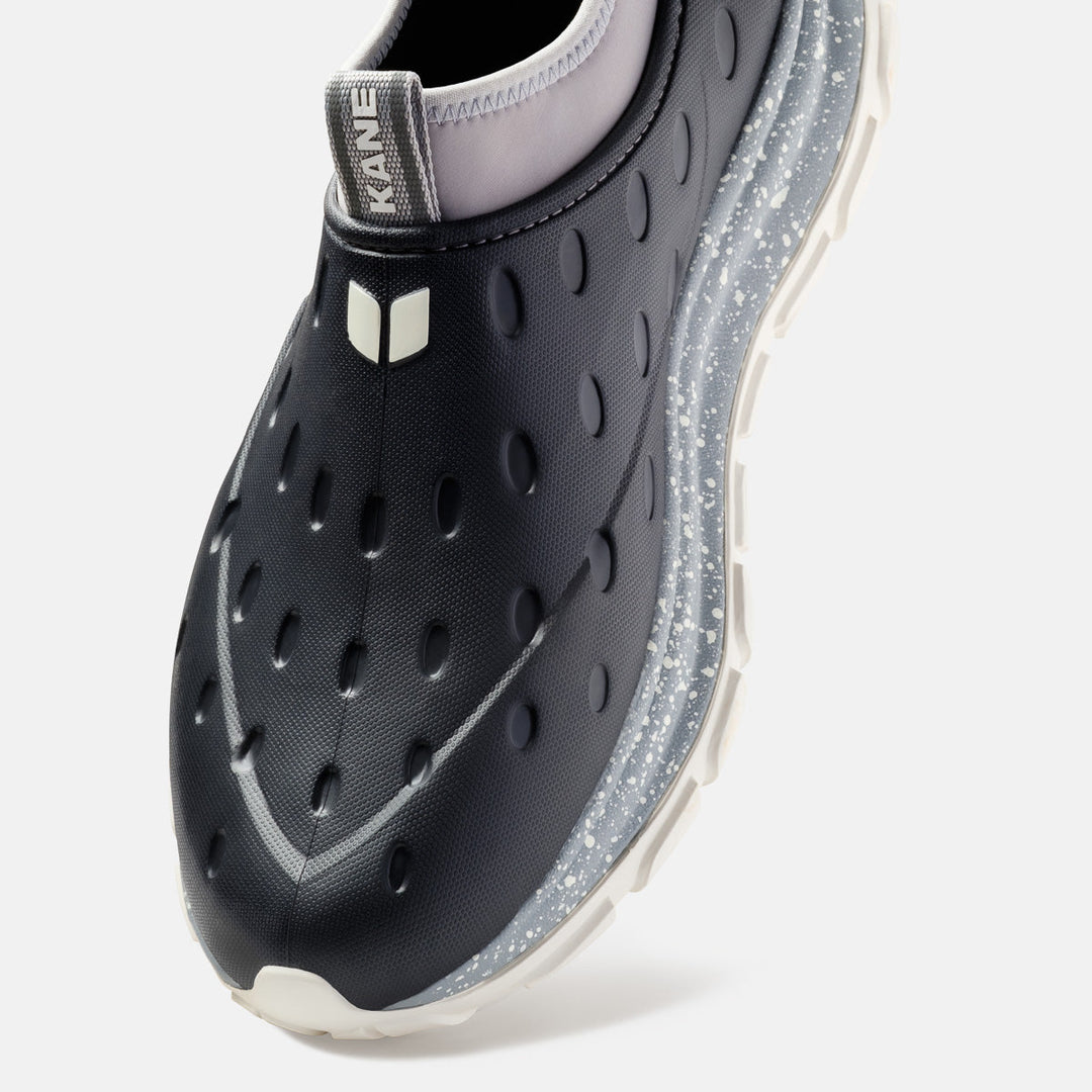 Kane Revive AC unisex recovery shoe in Shadow, detail view