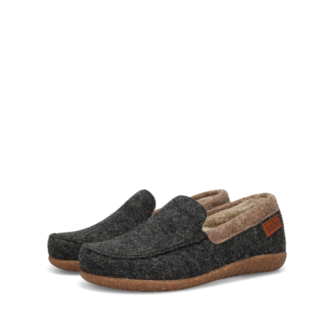 Taos Woolfer unisex slipper in Charcoal, pair view