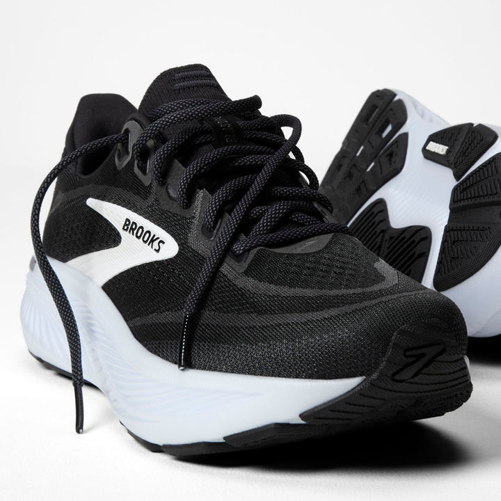 Mens Brooks Ghost 18 in Black/Grey/White, 3/4 front lace-up view